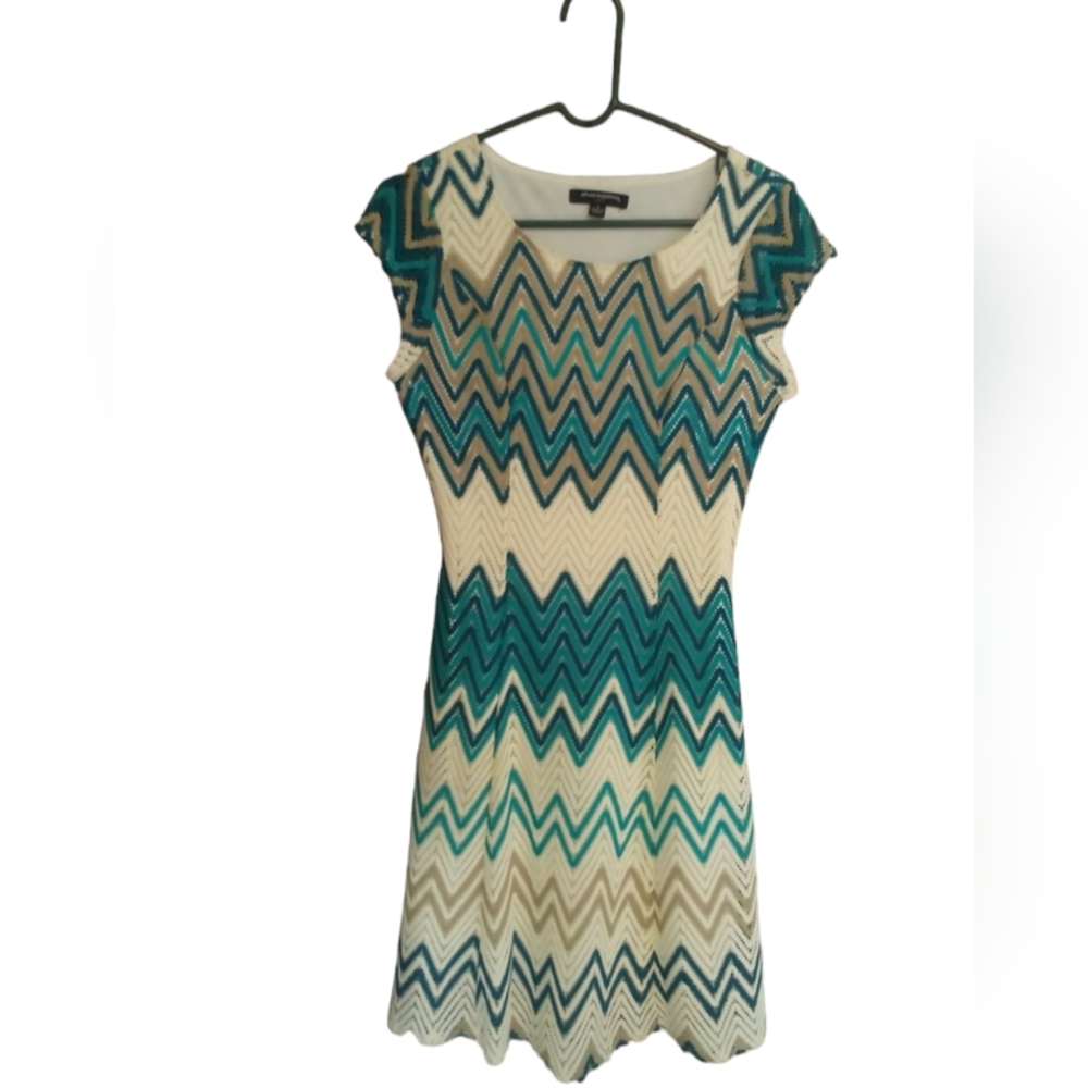 SHARAGNO WOMENS GEOMETRIC CHEVRON PRINT SHORT SLEEVE FIT FLARE DRESS.